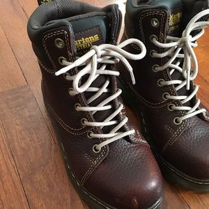 Dr Martens Women’s boots Sz 5